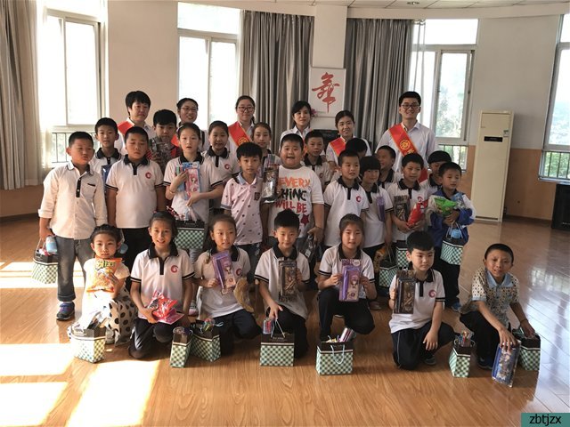 學校開展“學習與爭做美德少年”主題活動