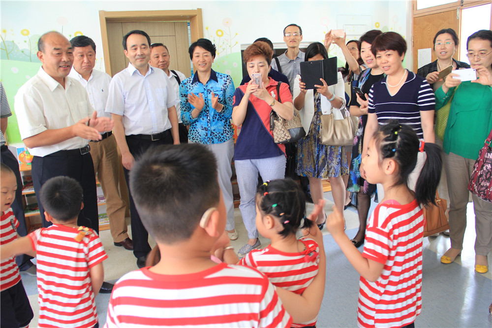 全市無黨派人士考察團考察淄博市特殊教育中心工作