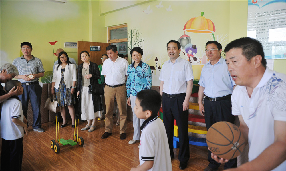 全市無黨派人士考察團考察淄博市特殊教育中心工作