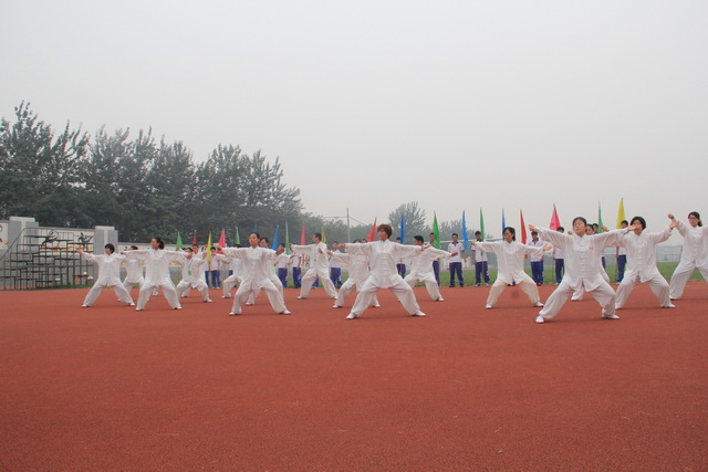 我校召開第四屆運(yùn)動(dòng)會(huì)