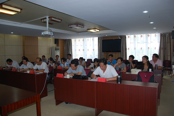 市特教中心召開2012年領(lǐng)導干部暑期理論學習讀書會