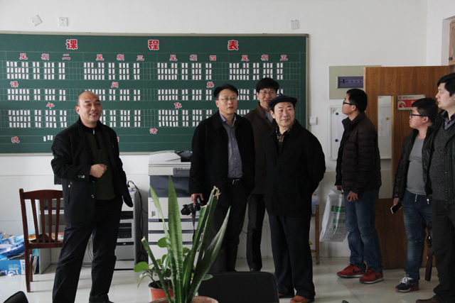 日照市教育局有關(guān)領(lǐng)導(dǎo)到我?？疾鞂W(xué)校建設(shè)及教育教學(xué)情況