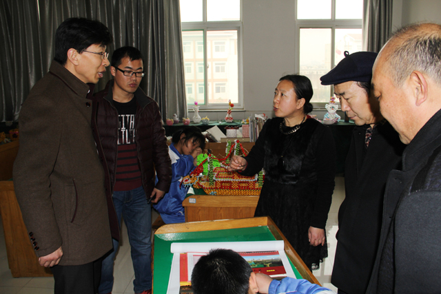 日照市教育局有關(guān)領(lǐng)導(dǎo)到我?？疾鞂W(xué)校建設(shè)及教育教學(xué)情況