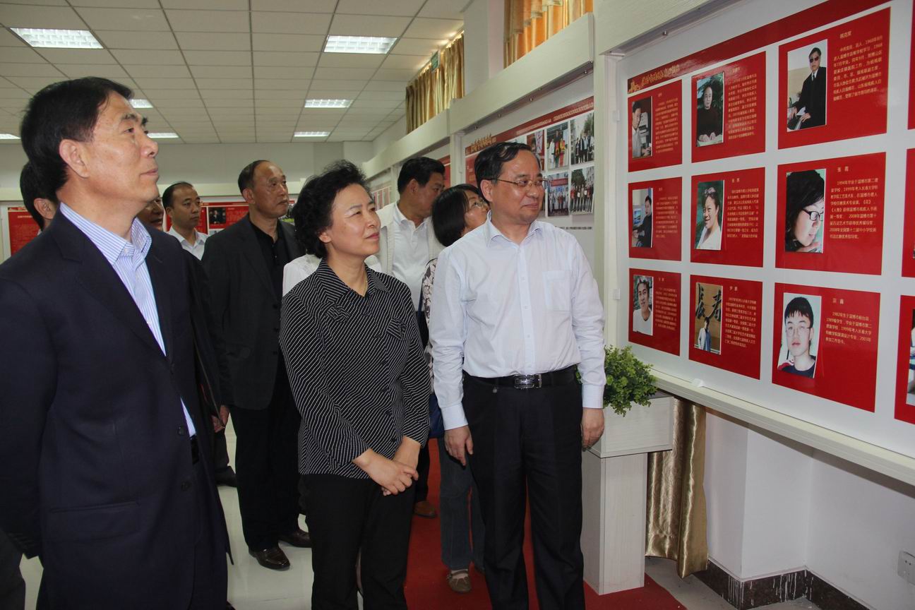 省人大、省殘聯(lián)有關(guān)領(lǐng)導(dǎo)到學(xué)校調(diào)研工作