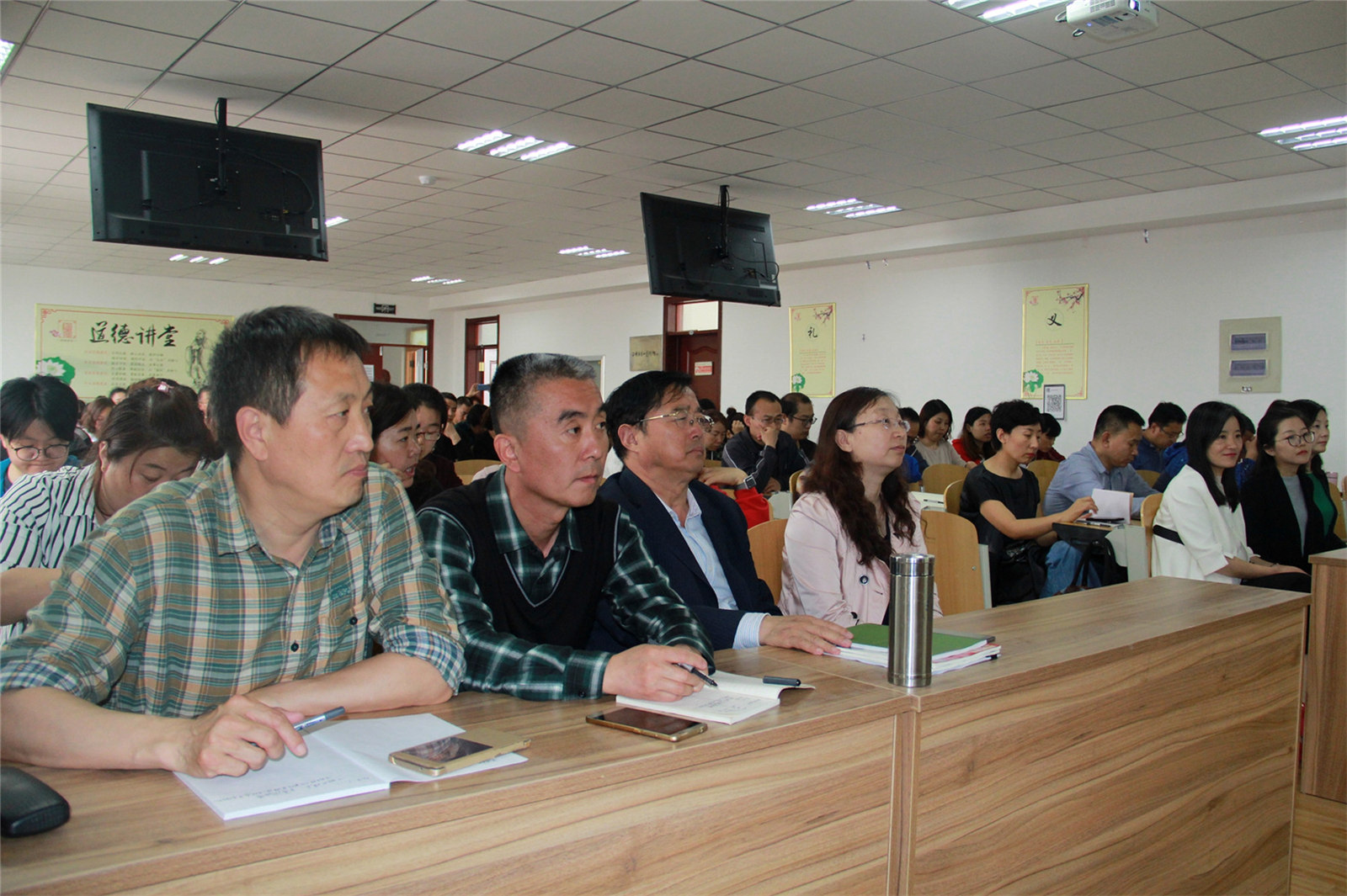市圖書館數(shù)字資源推廣活動走進我校