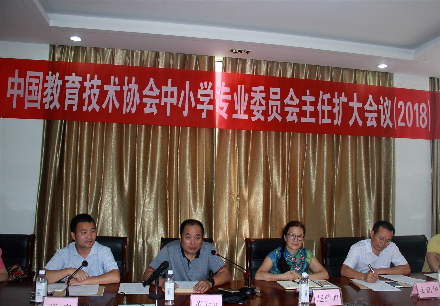 共筑信息化平臺(tái)，引航中小學(xué)創(chuàng)新應(yīng)用