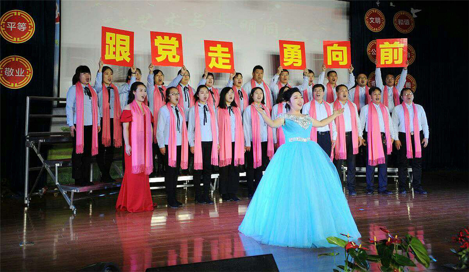 紅歌唱響愛祖國 滿腔熱血獻特教