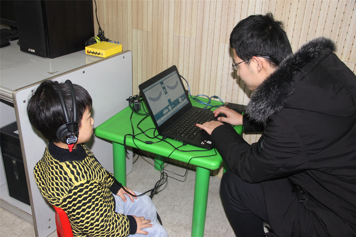 市特教中心開展“聽力知識大講堂”家長專題培訓活動