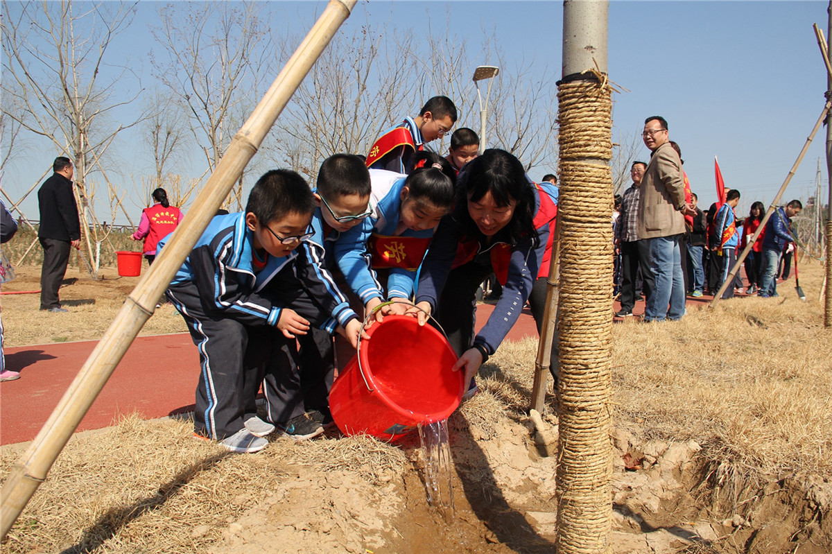 市特教中心組織開展植樹節(jié)志愿服務(wù)活動(dòng)