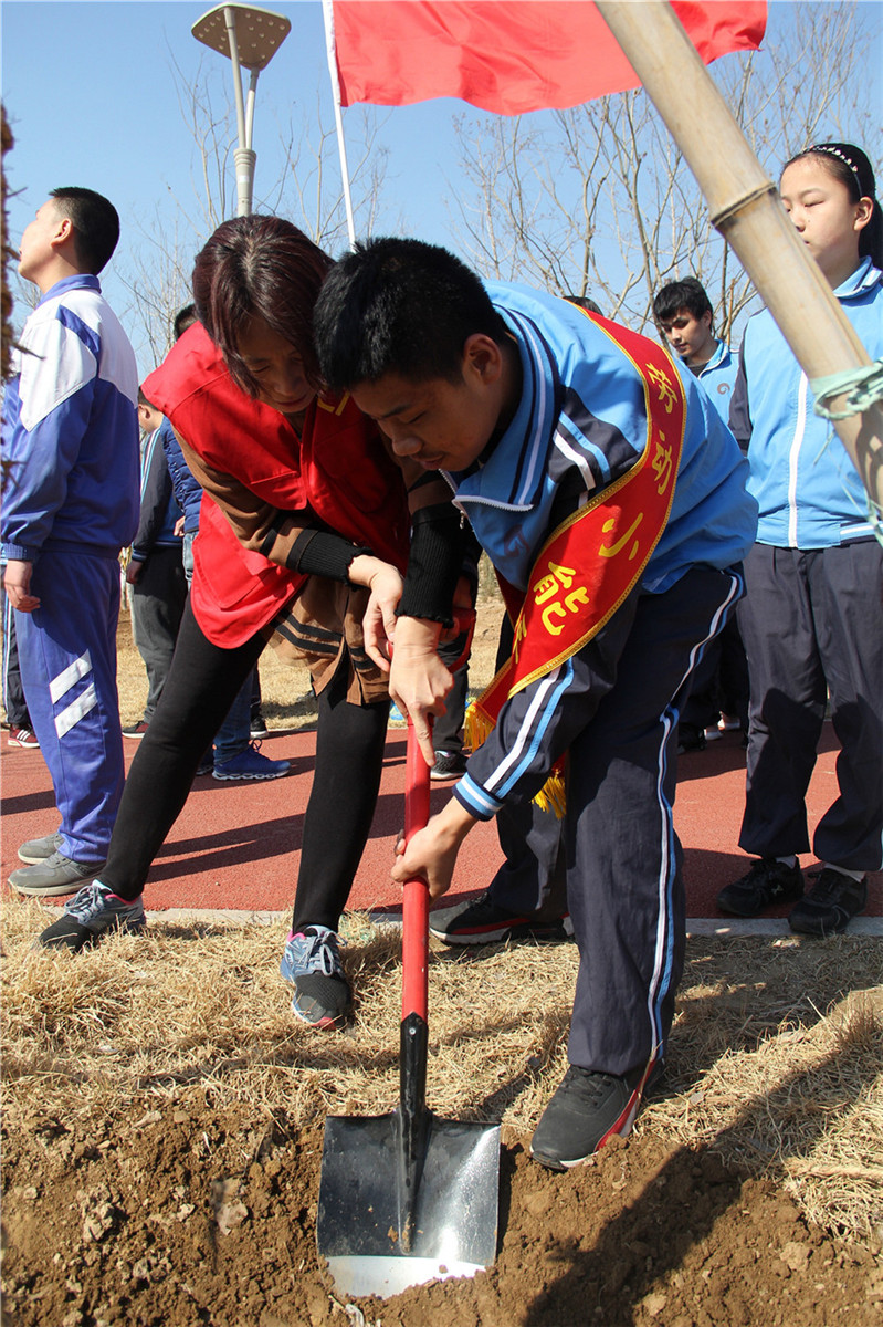 市特教中心組織開展植樹節(jié)志愿服務(wù)活動(dòng)