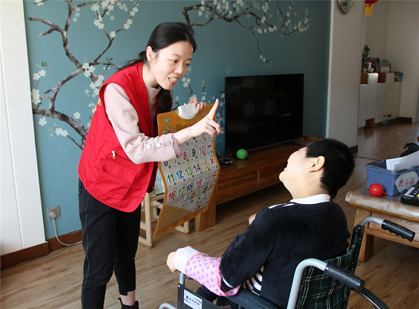 市特教中心開展“關愛殘障生 送教進家庭”志愿服務活動