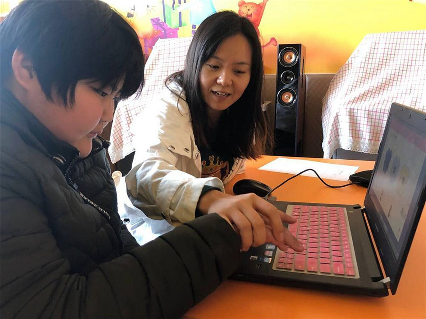 市特教中心開展“關愛殘障生 送教進家庭”志愿服務活動