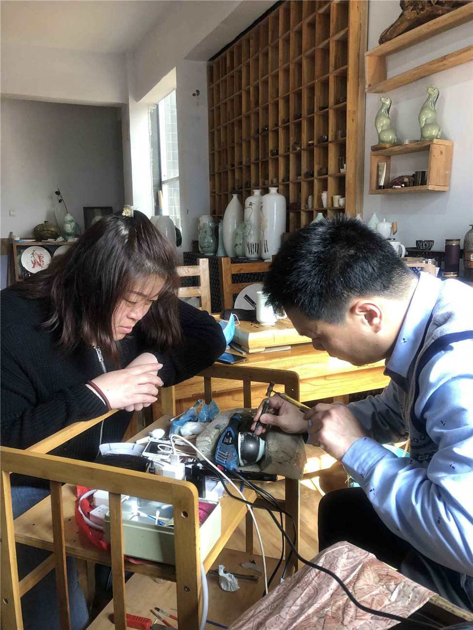 師徒互勉知酬勤，青藍共繪新華章