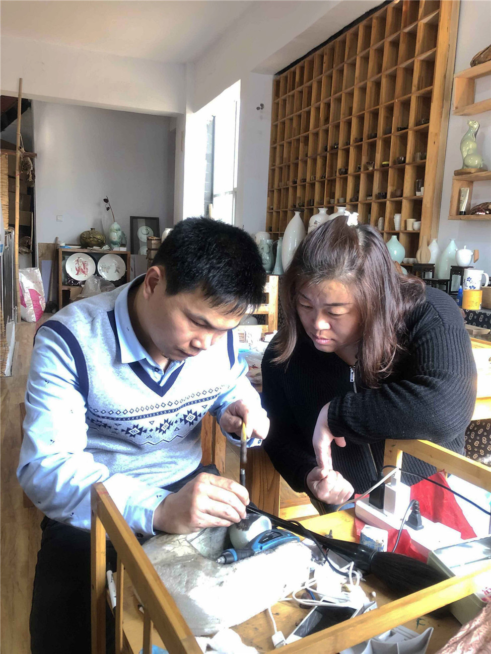 師徒互勉知酬勤，青藍共繪新華章