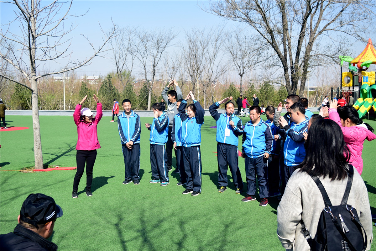 市特教中心開展“健步春天 文明花山”實(shí)踐活動