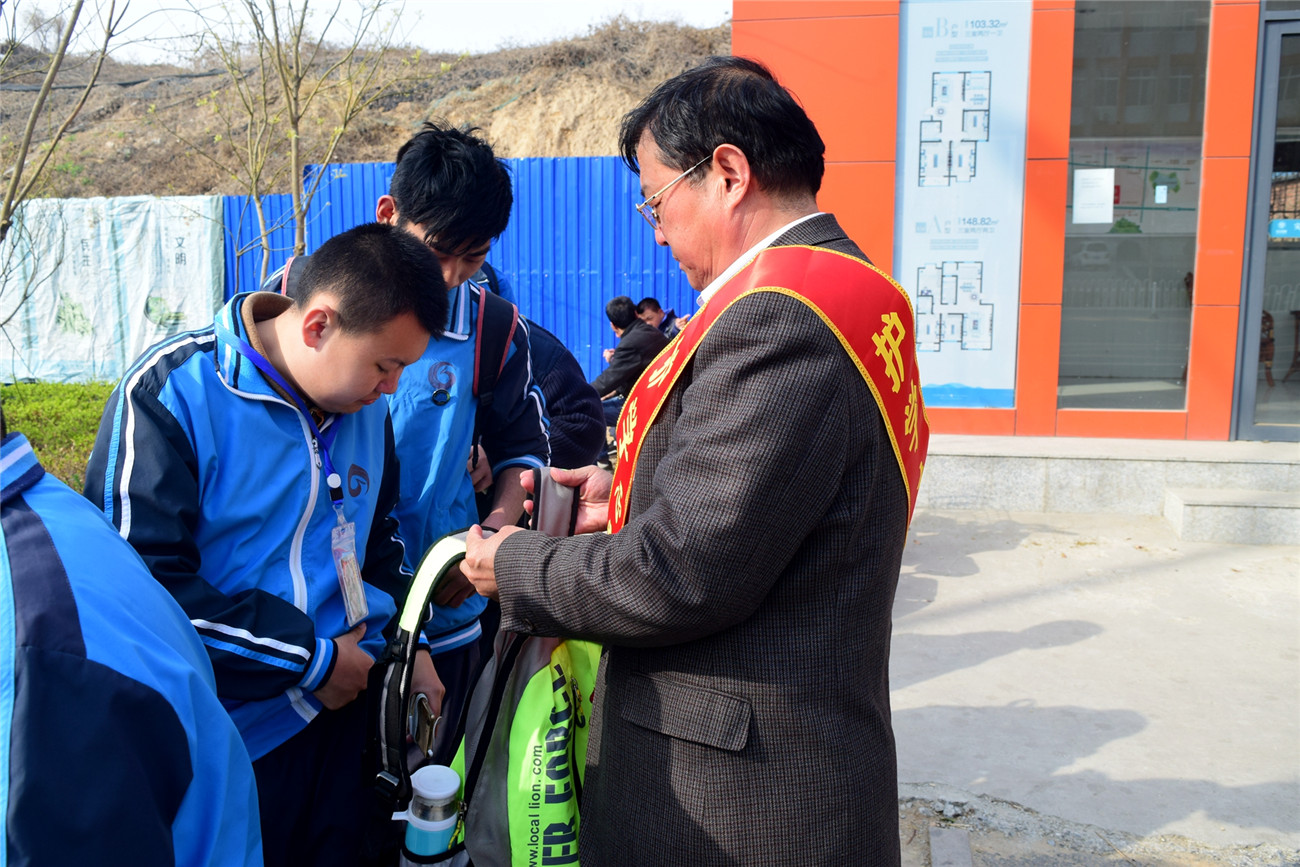 暖心“護學崗”為愛撐起保護傘