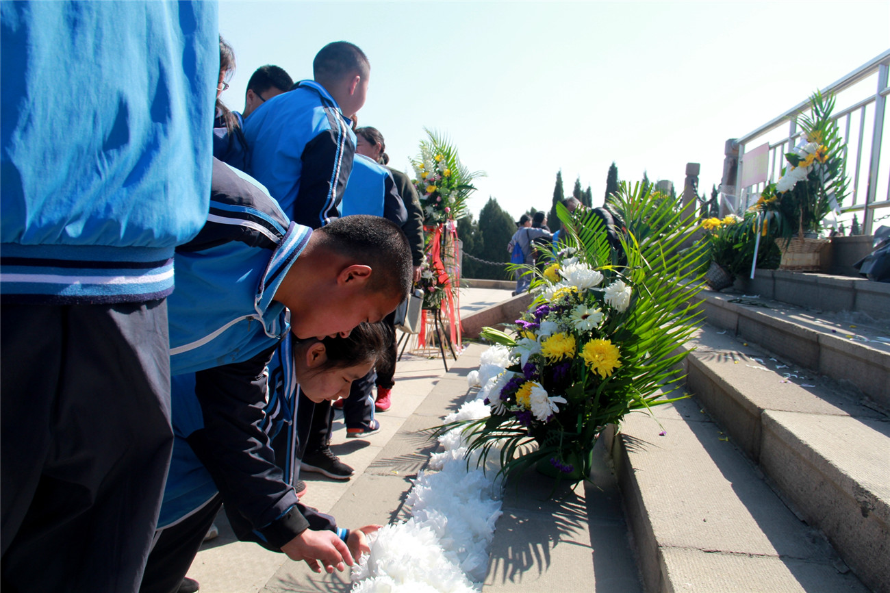 緬懷革命先烈，弘揚(yáng)愛國(guó)主義精神