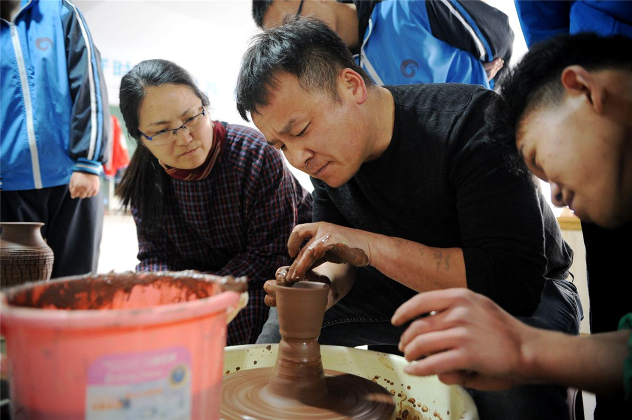 “兆霞”映特教，合作吐芬芳