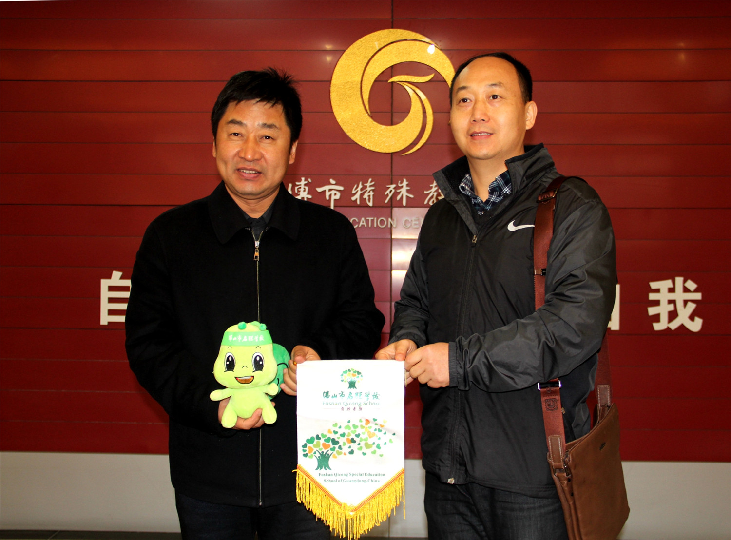 廣東佛山啟聰學校考察團來校參觀調研