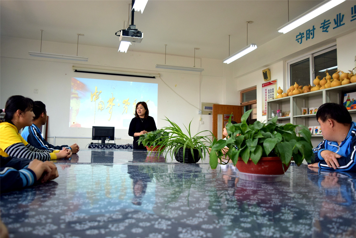 市特教中心開展“中國夢 勞動(dòng)美”系列活動(dòng)