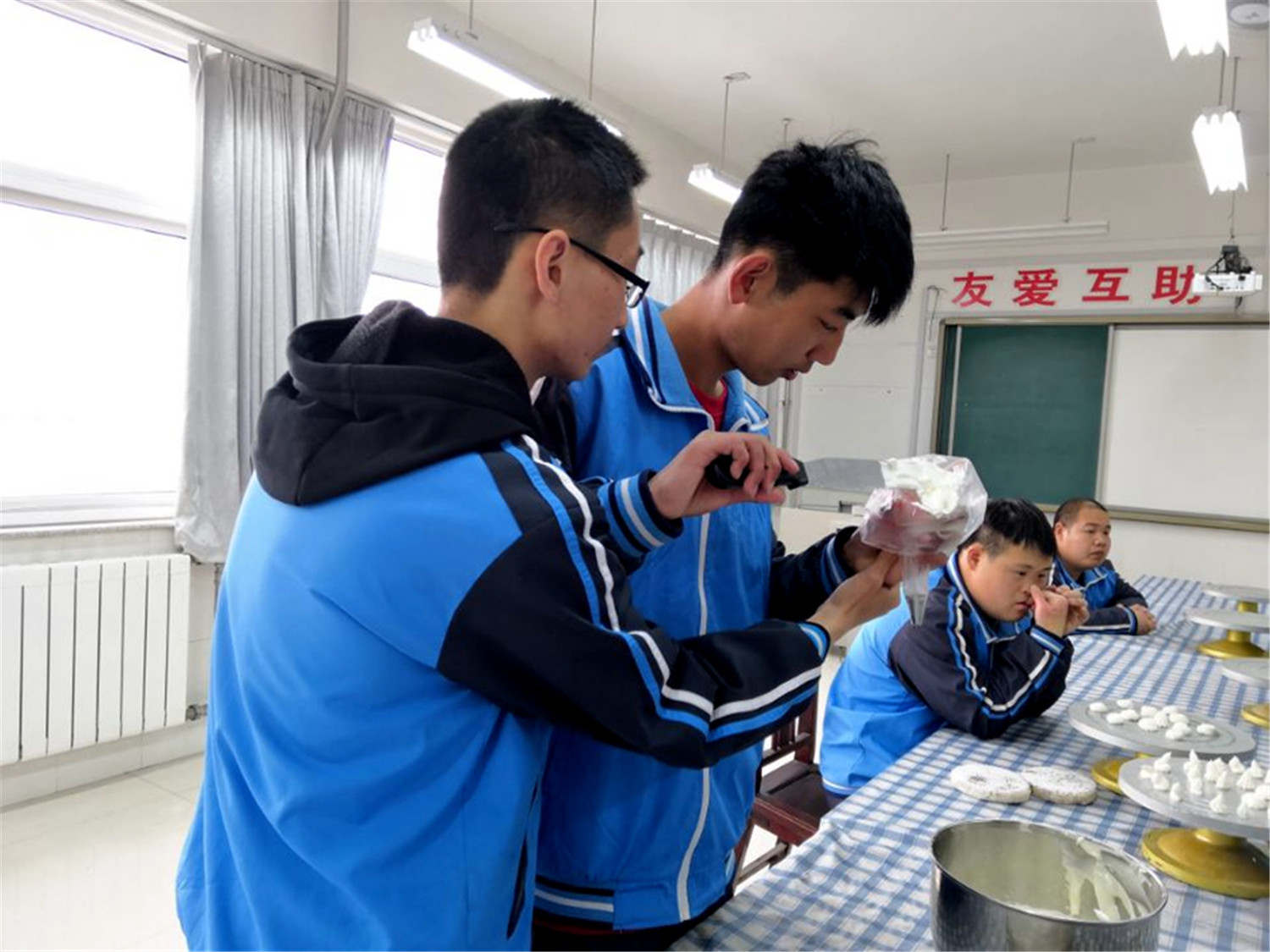 市特教中心開展“中國夢 勞動(dòng)美”系列活動(dòng)