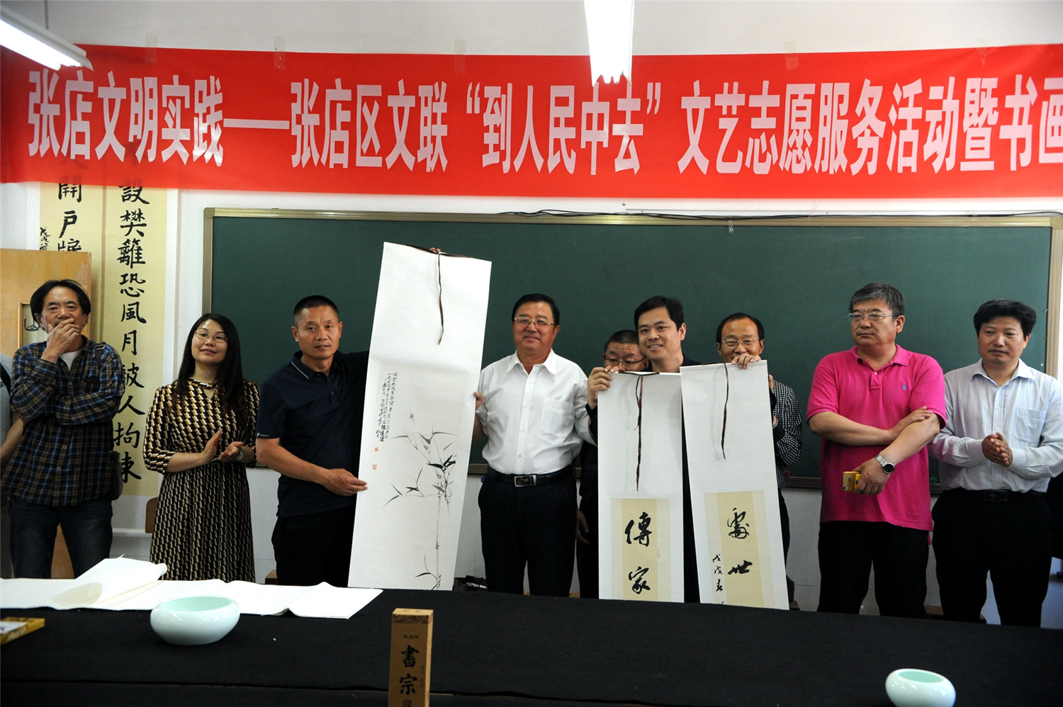 張店區(qū)書(shū)畫(huà)家志愿服務(wù)進(jìn)特教