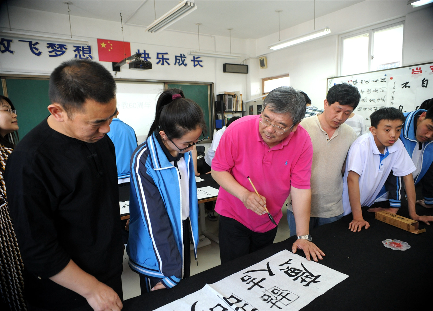 張店區(qū)書(shū)畫(huà)家志愿服務(wù)進(jìn)特教