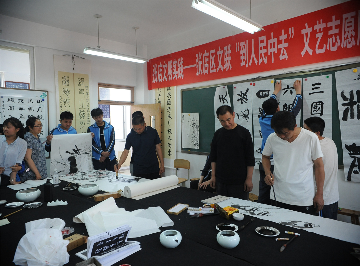 張店區(qū)書(shū)畫(huà)家志愿服務(wù)進(jìn)特教