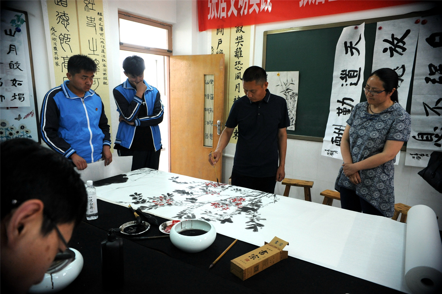 張店區(qū)書(shū)畫(huà)家志愿服務(wù)進(jìn)特教