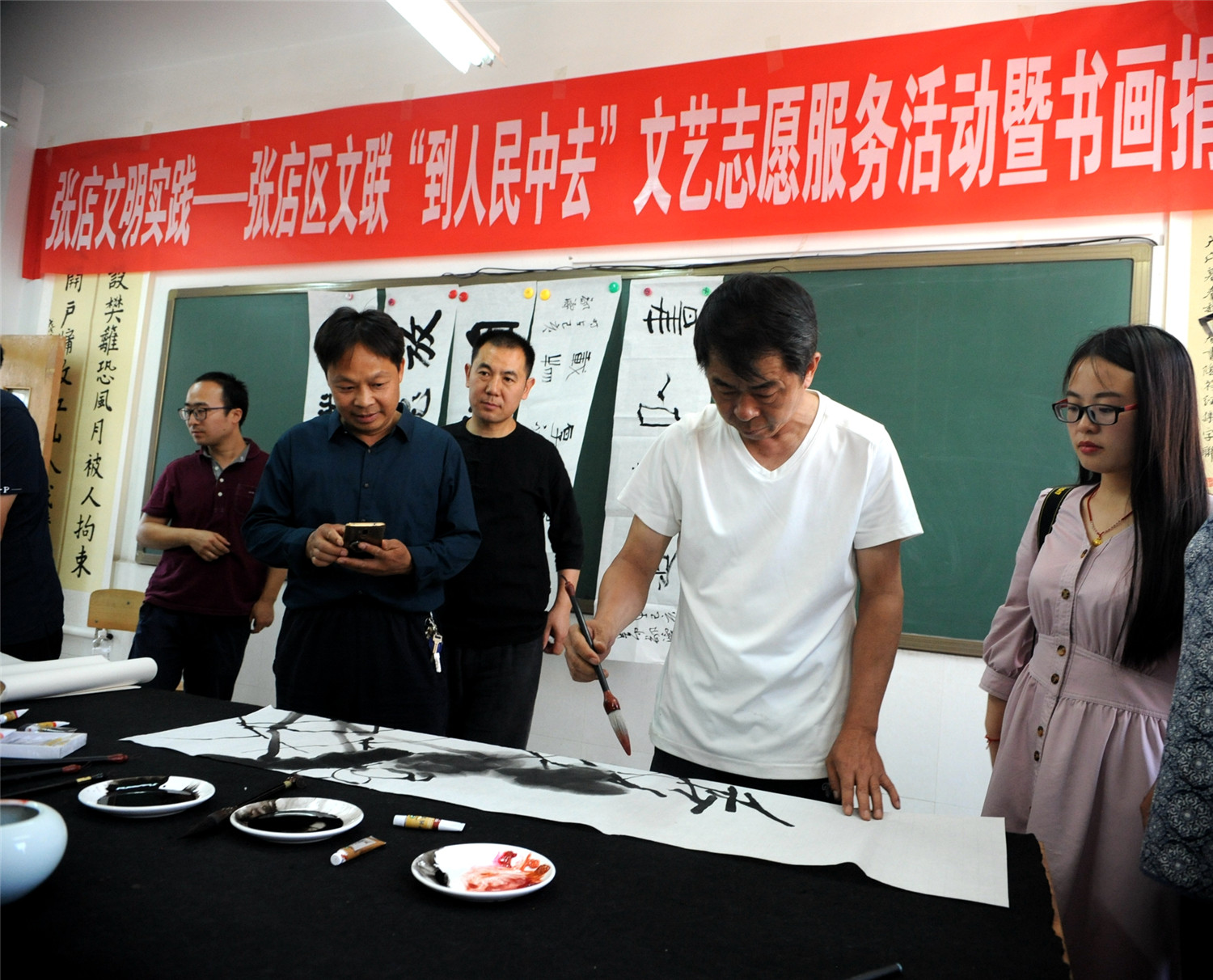 張店區(qū)書(shū)畫(huà)家志愿服務(wù)進(jìn)特教