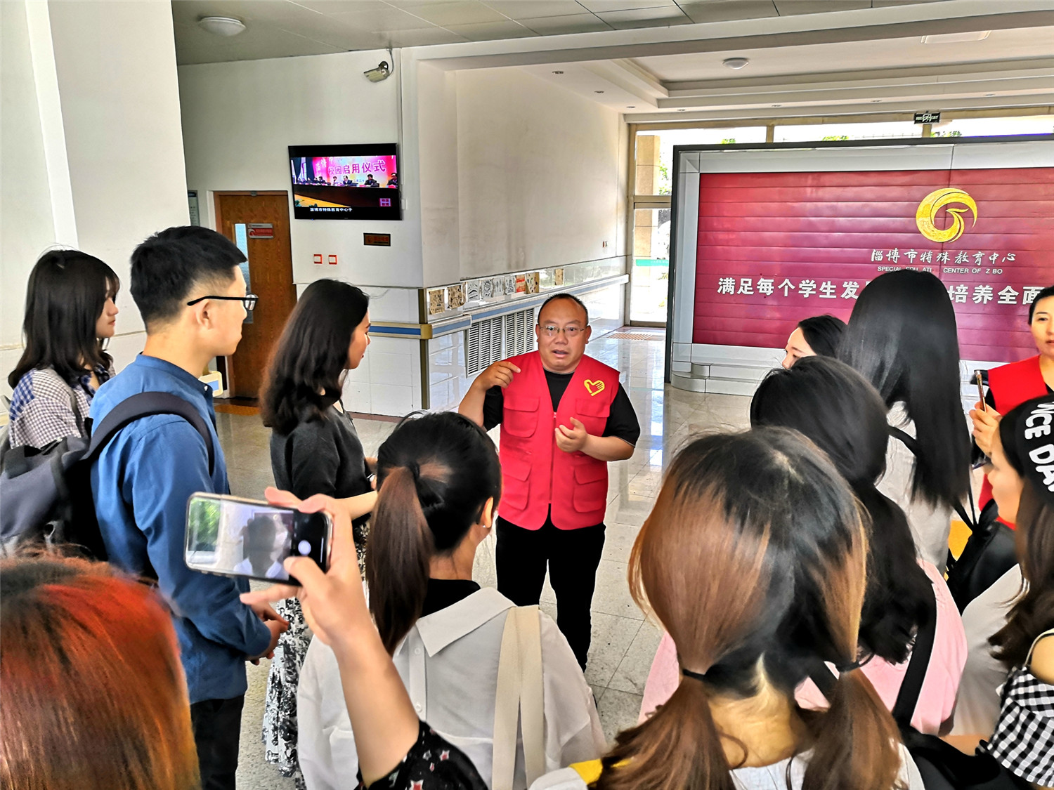 志愿服務(wù)，愛(ài)暖 “盲”心