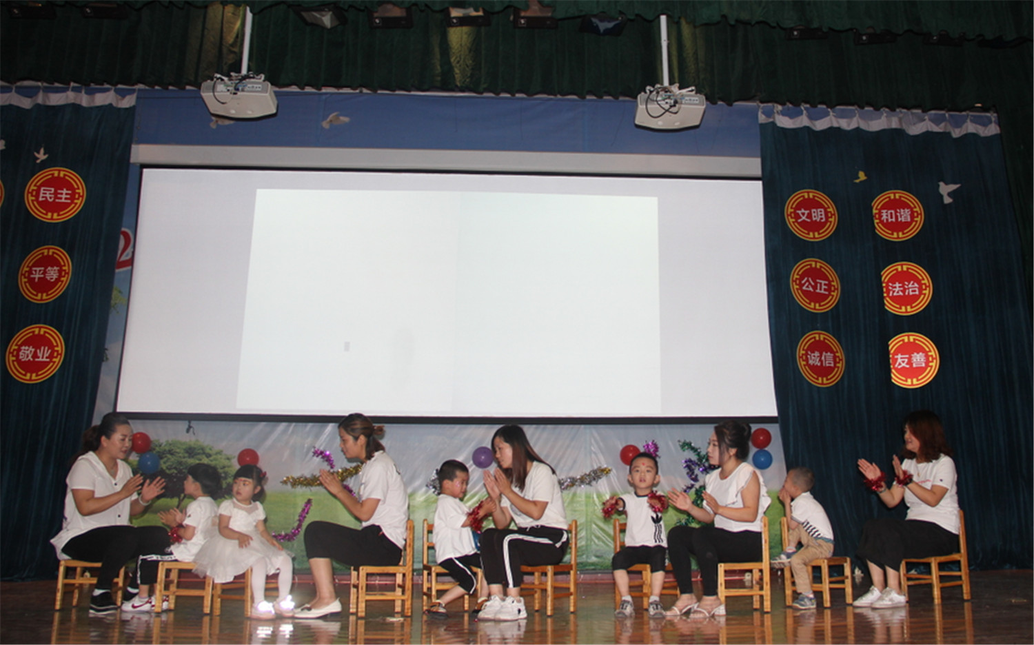 市特教中心開(kāi)展“歡樂(lè)童年 放飛夢(mèng)想” 慶“六一”文藝匯演活動(dòng)