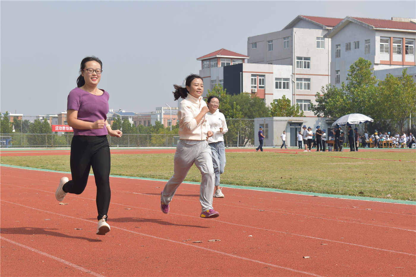 享健身運動樂趣，展教師別樣風(fēng)采