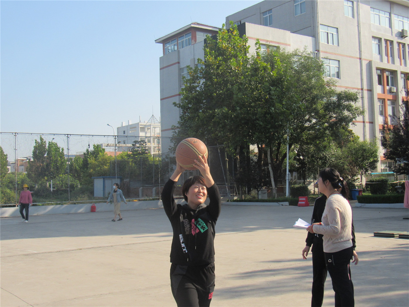 享健身運動樂趣，展教師別樣風(fēng)采