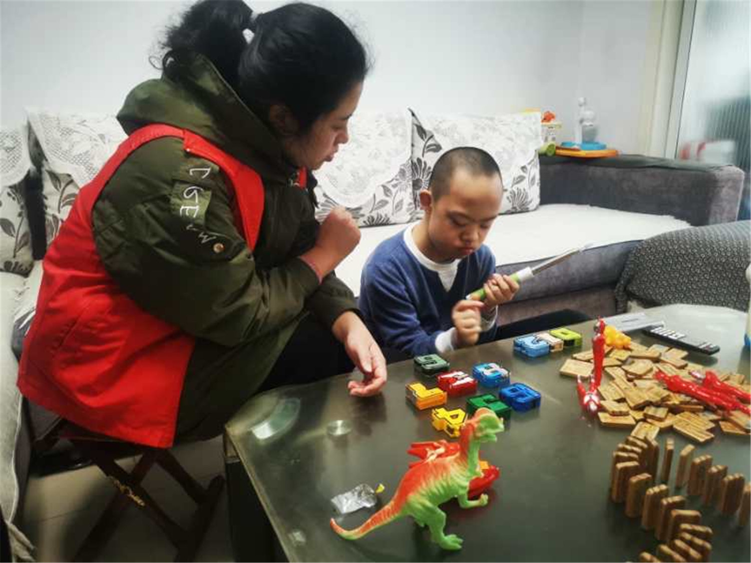 送教上門(mén)關(guān)愛(ài)行 教育扶貧暖心田