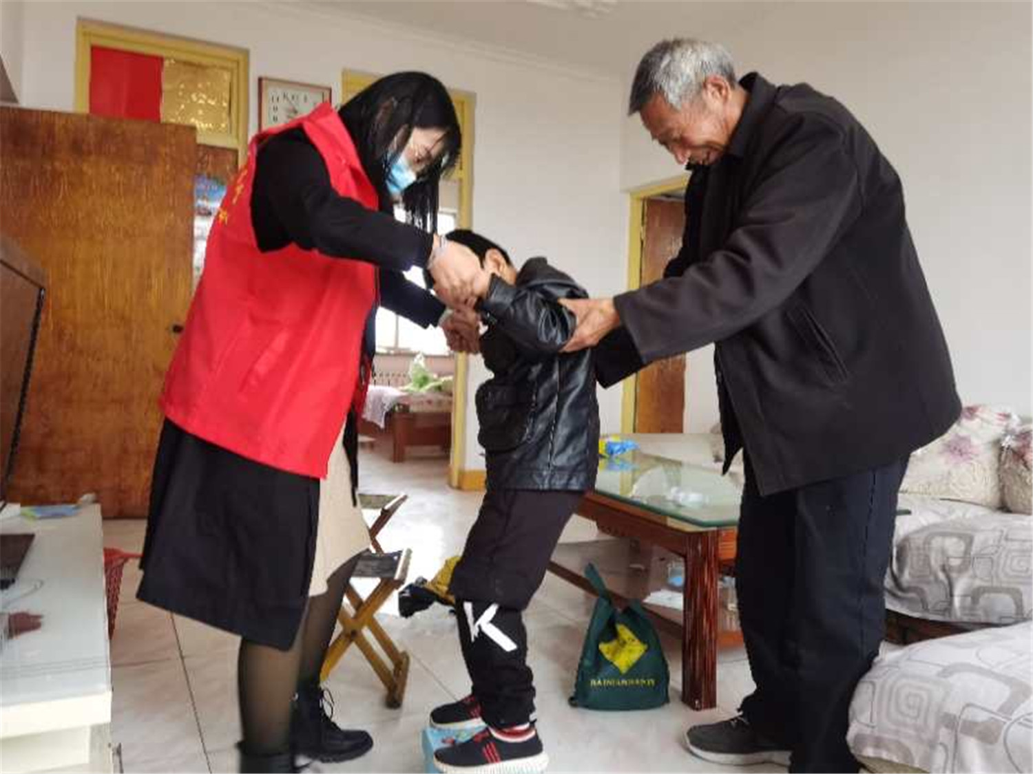 送教上門(mén)關(guān)愛(ài)行 教育扶貧暖心田