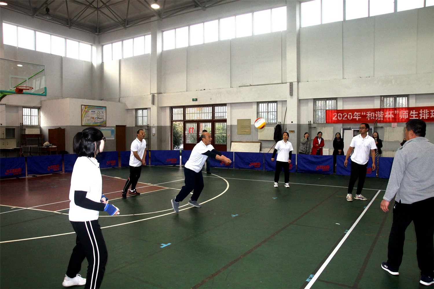 陽光體育激情多 師生競技展風采