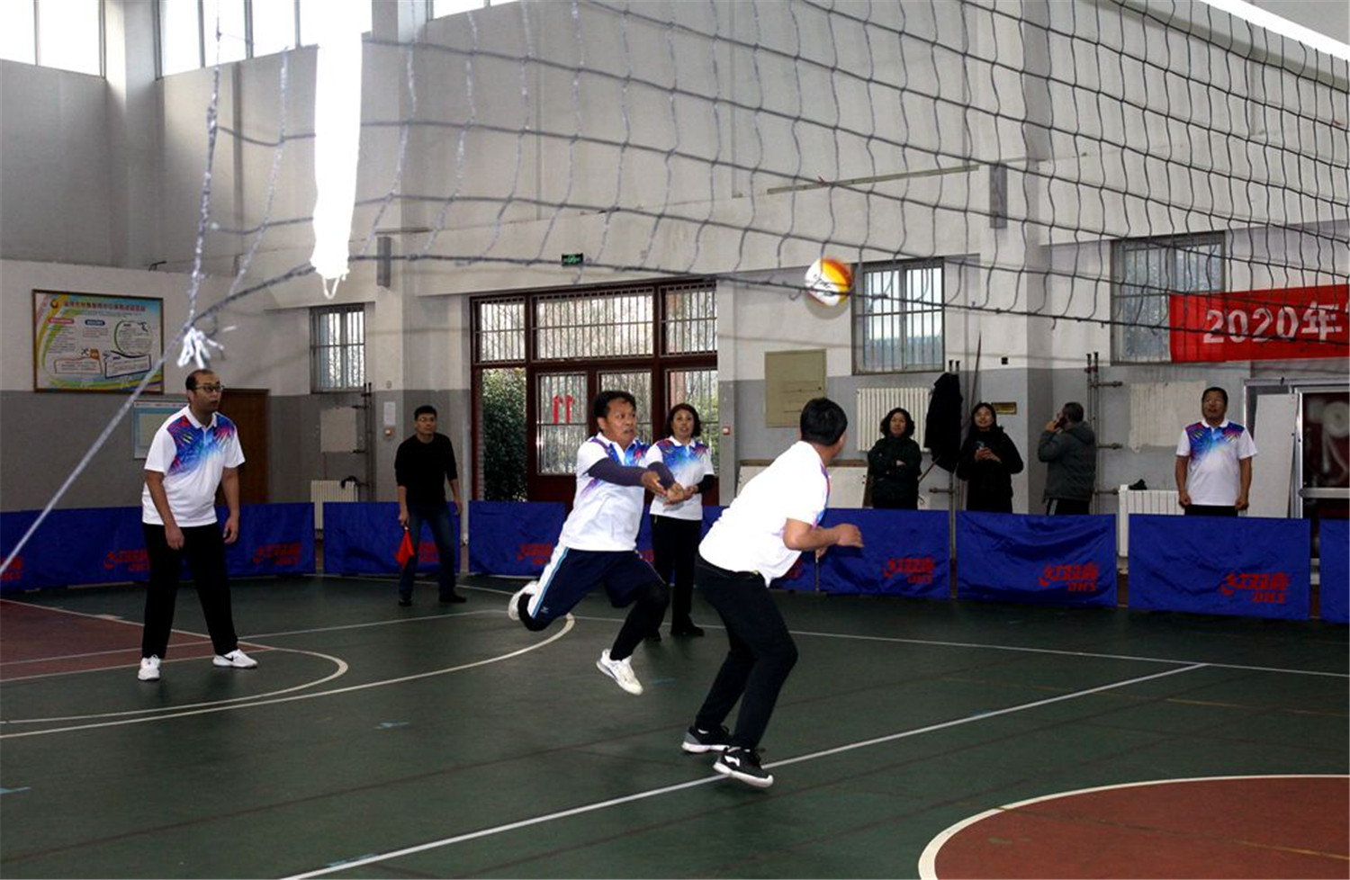 陽光體育激情多 師生競技展風采