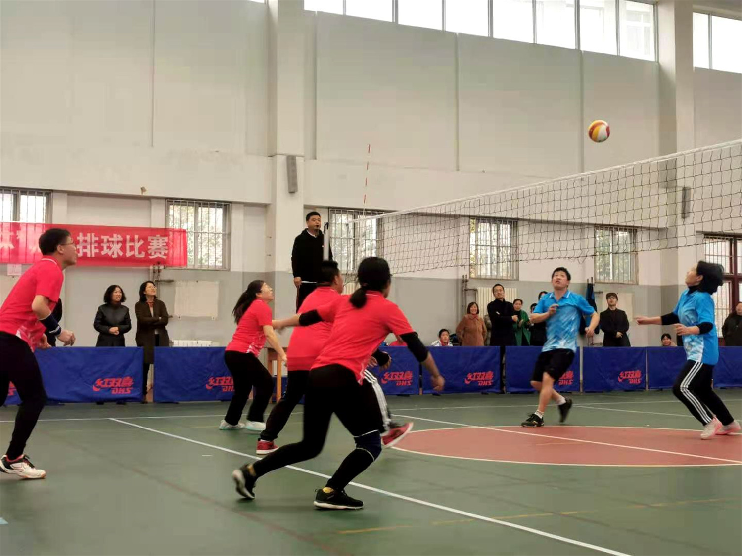 陽光體育激情多 師生競技展風采