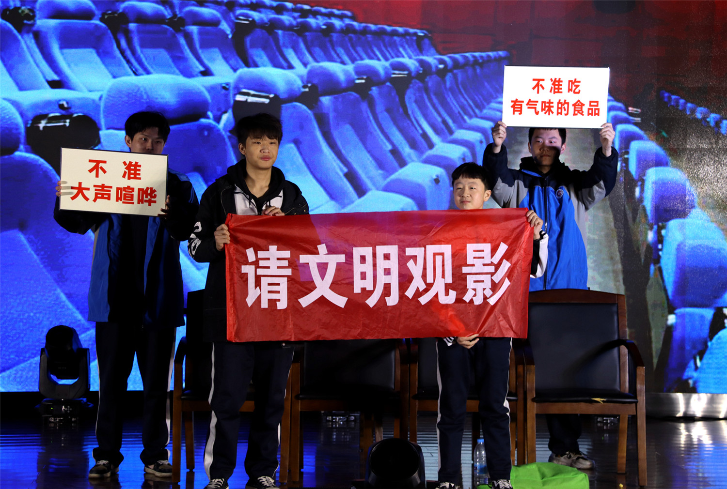 展自信風(fēng)采 祝祖國繁榮富強(qiáng)