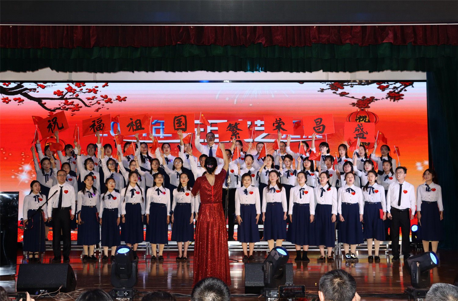 展自信風(fēng)采 祝祖國繁榮富強(qiáng)