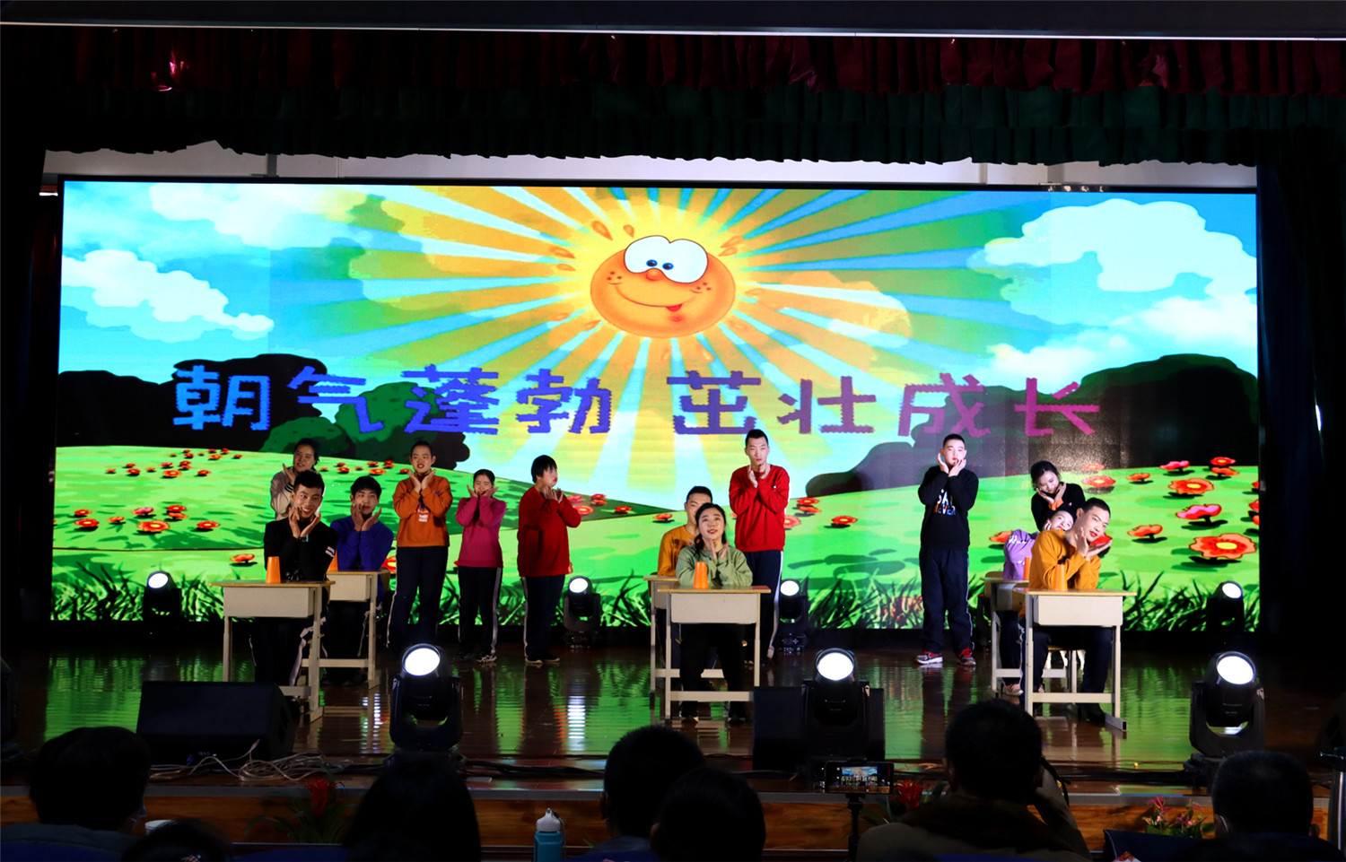 展自信風(fēng)采 祝祖國繁榮富強(qiáng)