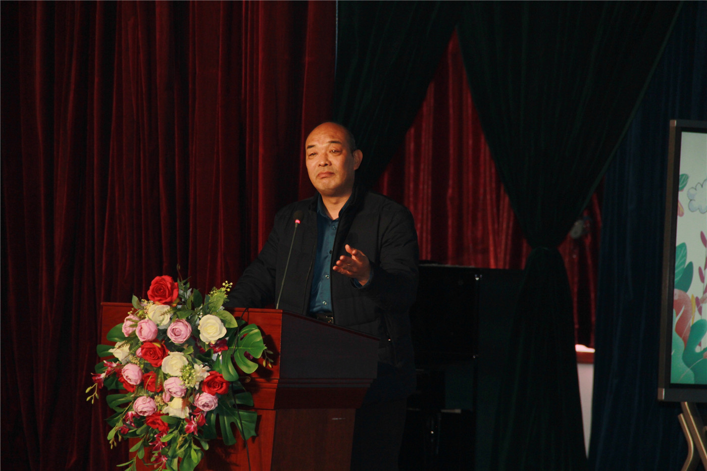 凝心聚力研閱讀，集思廣益促教學(xué)