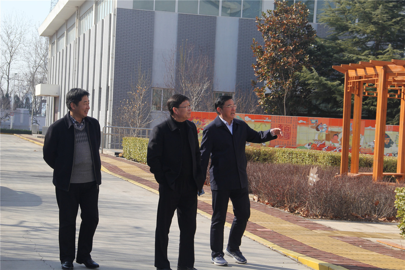 市教育局領導到我校進行春季開學專項檢查