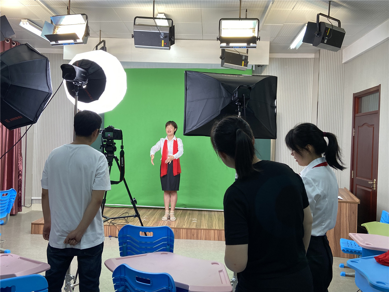 手語唱中華 青教展風采