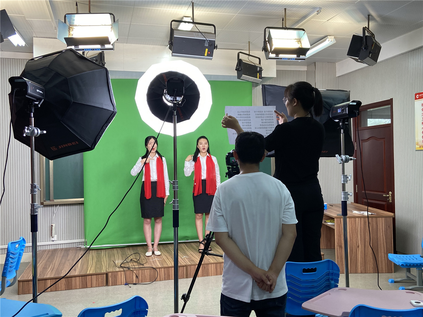 手語唱中華 青教展風采