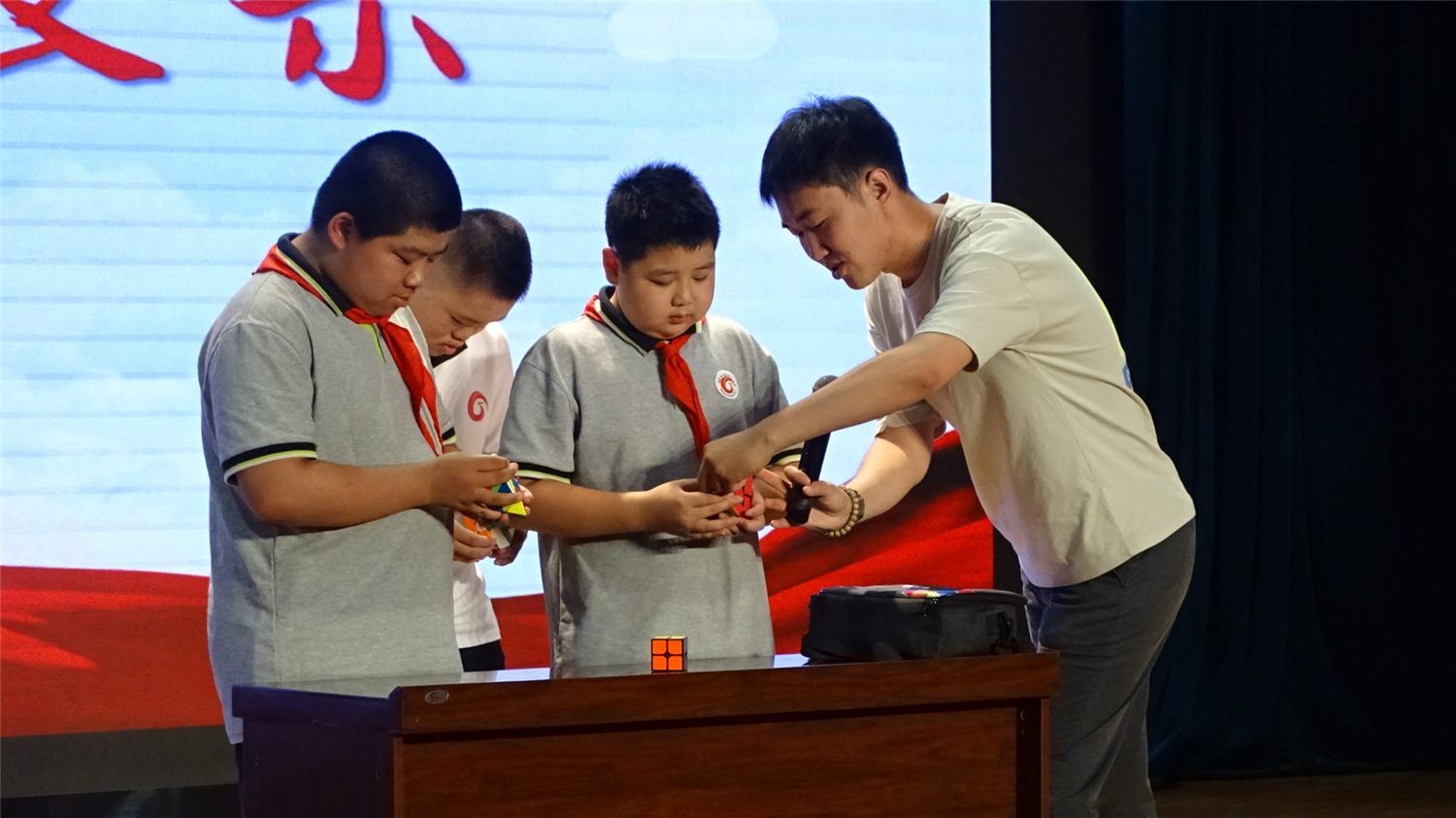 市體育總會辦公室與市特教中心舉行文明共建簽約儀式