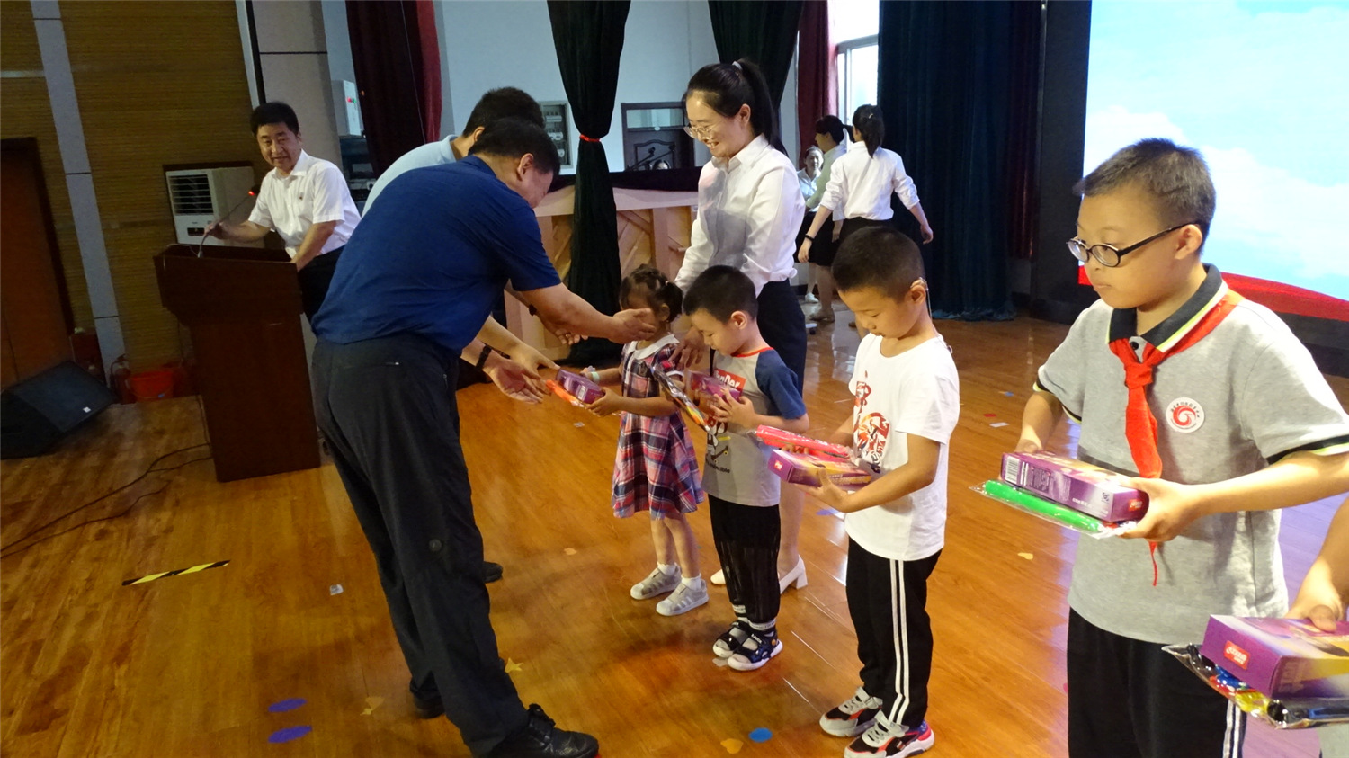 市體育總會辦公室與市特教中心舉行文明共建簽約儀式