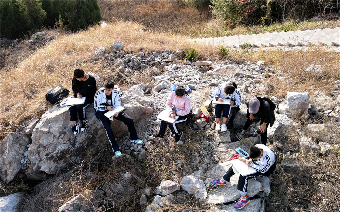 山中尋秋色 畫(huà)筆繪美景