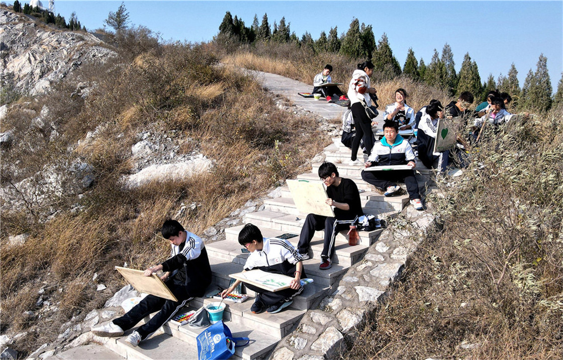 山中尋秋色 畫(huà)筆繪美景